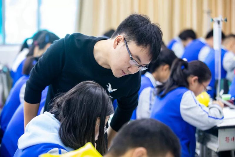 10月14日,浙江省台州市三门县教育局党委委员,三门中学校长陈欢阳
