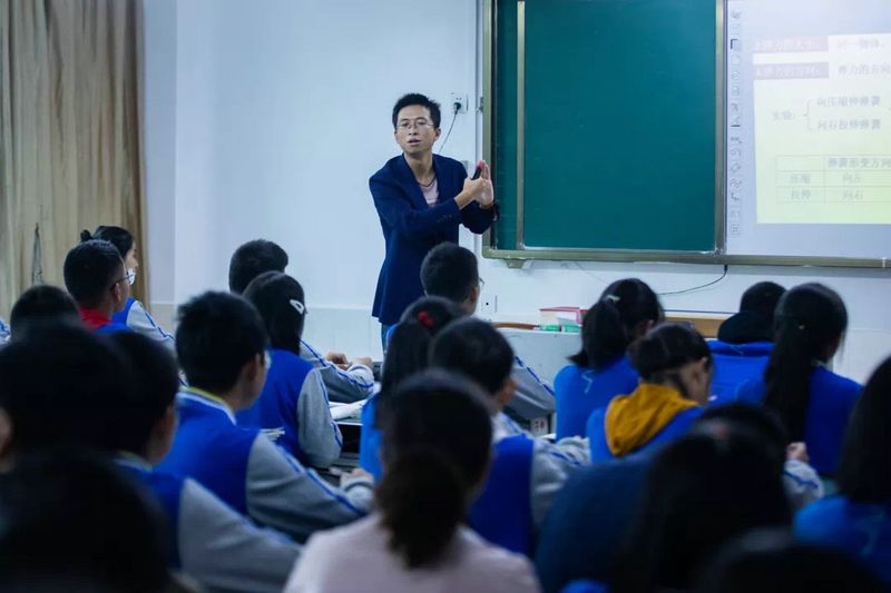 10月14日,浙江省台州市三门县教育局党委委员,三门中学校长陈欢阳