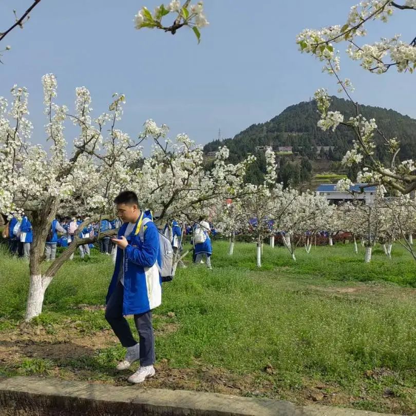 苍溪中学新校区开展春季社会实践活动