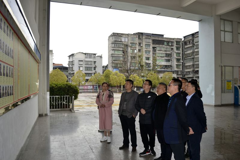 万源三中考察团到我校参观考察 - 四川省苍溪中学校
