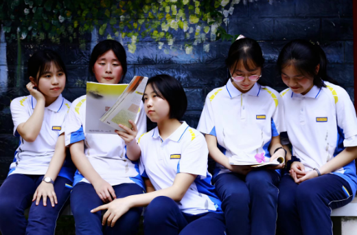 媒体苍中中国舆情网5月26日报道苍溪中学第四届525心理健康周正式启动